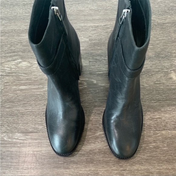 Johnston & Murphy block heel leather booties. Size 9.
Made in Brazil - Picture 4 of 13